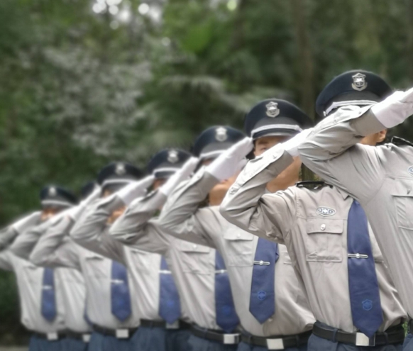 物業(yè)保安是物業(yè)管理中維護(hù)小區(qū)、商業(yè)綜合體、寫(xiě)字樓等場(chǎng)所公共安全和秩序的重要力量