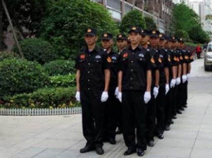 保安人員在停車場進行工作時，需要負責什么呢？